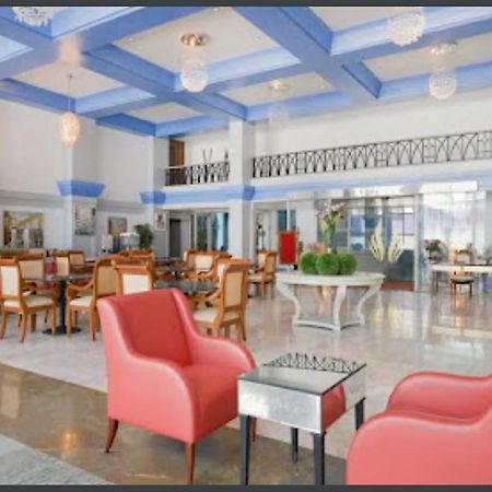 Royal Palms Hotel Mumbai Bagian luar foto