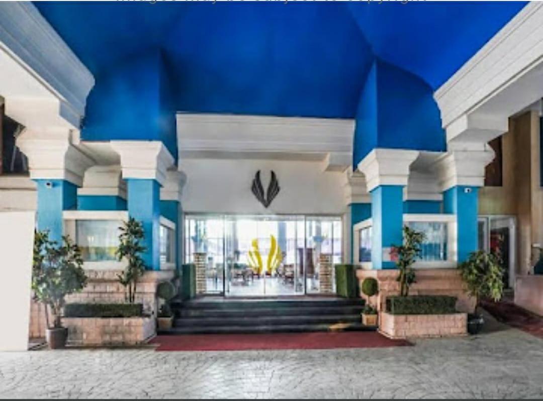 Royal Palms Hotel Mumbai Bagian luar foto